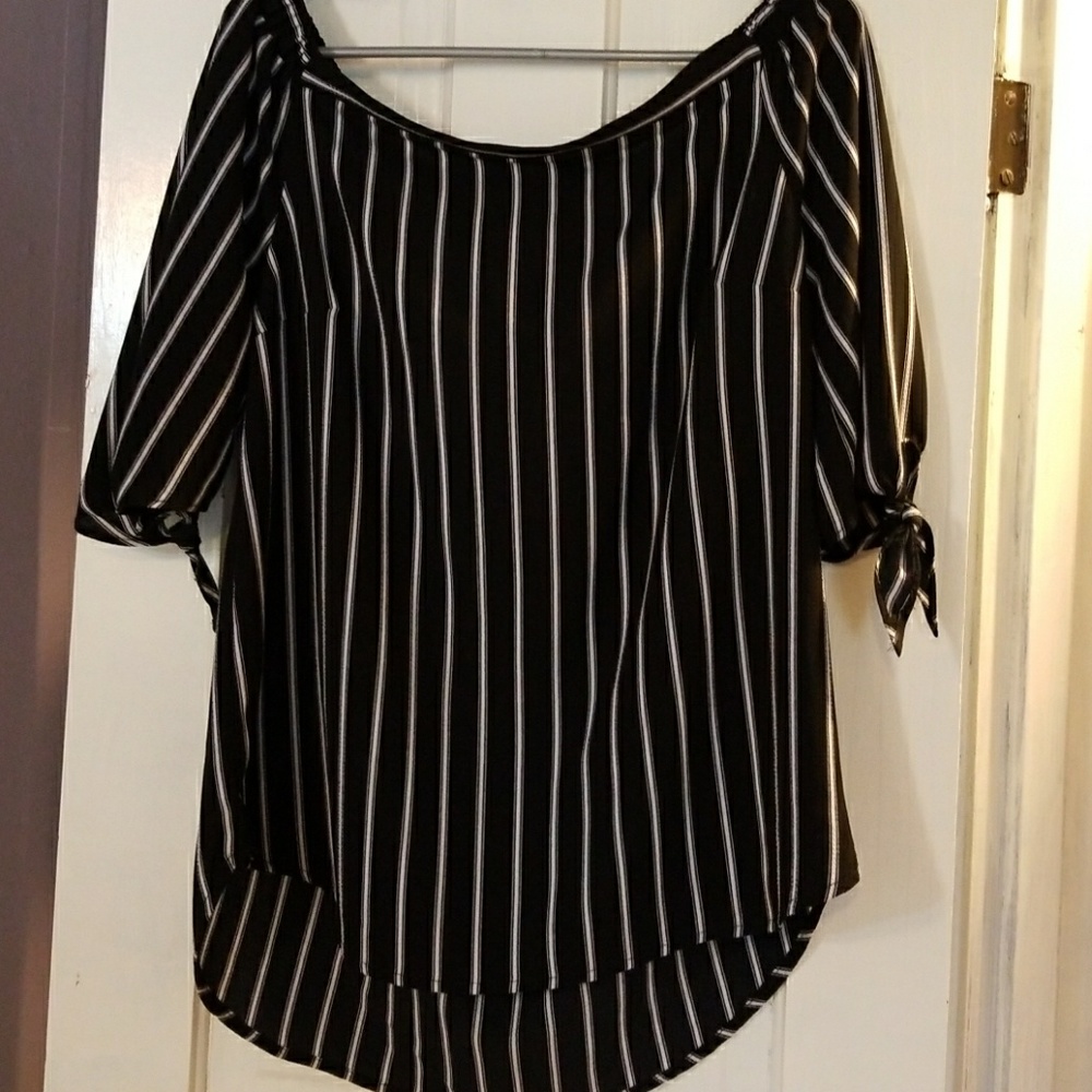 NWOT off shoulder blouse